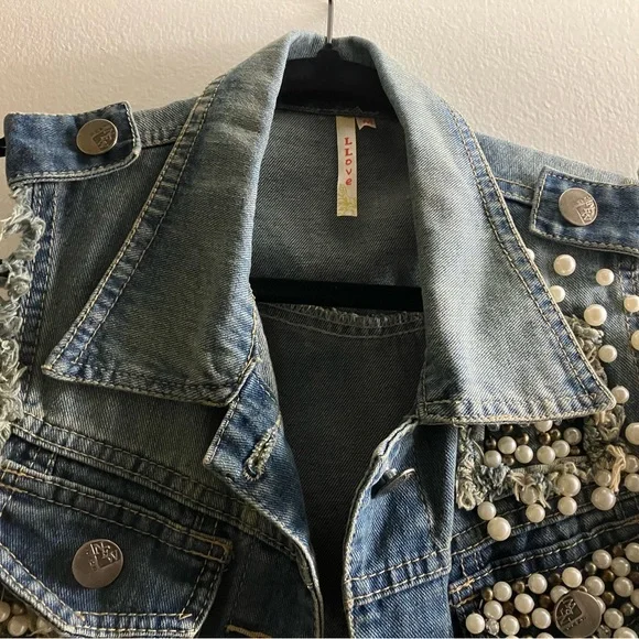 Llove Denim Pearl and Rhinestone sleeveless vest Women’s Medium - Picture 3 of 7